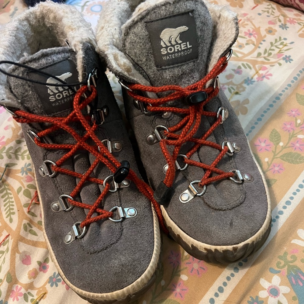 Boys Sorel Grey Suede winter boots. These are waterproof ; great boots